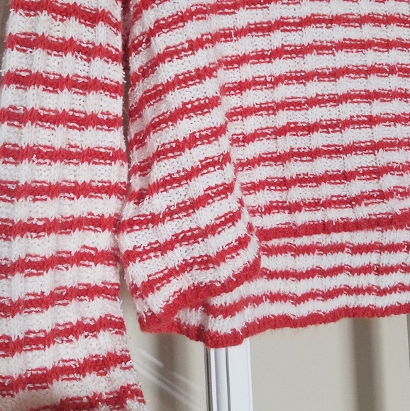 UNIQ Crop Sweater - Picture 2 of 3